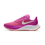 Championes de running Nike Air Zoom Pegasus 37 para mujer, con diseño en color negro y suela blanca con tecnología de amortiguación Zoom.