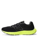 Championes de running New Balance 520 V8, color negro con detalles en amarillo neón, capellada de malla transpirable y logo "N" en los laterales.