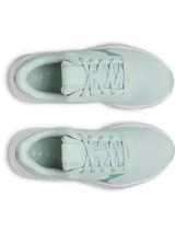 Championes Under Armour modelo W Aurora 3, color verde menta con suela blanca y detalles sutiles, diseñados específicamente para entrenamiento femenino con capellada de malla transpirable y amortiguación Charged+.