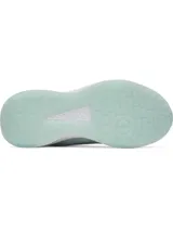 Championes Under Armour modelo W Edge Suede, color verde menta. Presentan una parte superior de malla transpirable con revestimientos de gamuza para mayor estabilidad, entresuela Charged Cushioning® blanca para amortiguación y suela de goma resistente al tono.