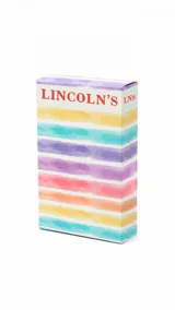 Billetera mediana con diseño combinado de símil cuero y tejido tipo telar en color beige. Cuenta con cierre perimetral, presilla con broche y múltiples compartimentos internos para tarjetas, billetes y monedas.