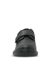 Zapato de cuero negro con textura granulada, diseño de punta redonda y ajuste mediante una tira de velcro. Cuenta con una suela de goma EVA que proporciona flexibilidad y aislamiento térmico.