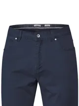 Pantalón de gabardina azul marino, corte recto, con ajuste de broche y cierre falso.