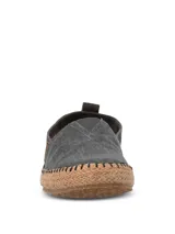 Alpargatas Hush Puppies modelo Hubert, color negro, con suela de yute trenzado y costuras decorativas. Diseño slip-on con elástico en el empeine.