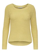Sweater de punto color amarillo, con cuello redondo y mangas largas. Corte regular y textura suave.