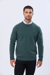 Buzo de lana azul con cuello redondo, manga larga y diseño tejido de punto.