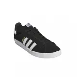 Championes Adidas modelo Campus ADV, color negro con las icónicas tres tiras laterales en blanco y suela de goma blanca. Presenta el nombre del modelo en letras doradas en el lateral.