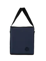 Bolso tipo bandolera color marrón, de diseño rectangular y minimalista. Cuenta con una correa larga ajustable con el nombre de la marca grabado y un aplique circular con el logo en la parte inferior frontal.