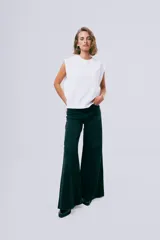Jean Widi de corte wide leg y tiro alto, color negro, con diseño amplio y fluido.