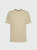 Remera de algodón de corte regular, color blanco, con cuello redondo y mangas cortas.