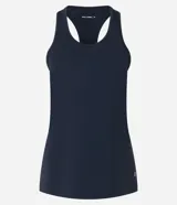 Musculosa deportiva Get Over de microfibra color blanco, con diseño estilo nadador, escote U y textura perforada.