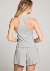 Musculosa gris con estampa de Bob Marley y la frase 'One Love Jamaica'.