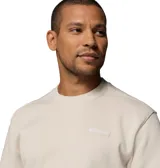 Buzo Columbia de cuello redondo para hombre, de color beige, con puños y dobladillo acanalados y un pequeño parche con el logo de la marca en el pecho.