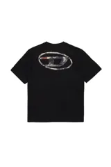 Remera negra de manga corta con cuello redondo y logo de la marca estampado en el centro del pecho con un diseño artístico de efecto lavado.