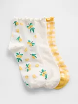 Pack de tres pares de medias de algodón con diseño de volados en el borde superior. Incluye un par con estampado de limones, un par liso color crema y un par con estampado de cuadros amarillos.