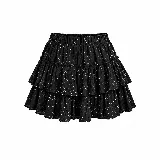 Pollera short negra con estampado de lunares blancos, tiro alto, cintura elástica y diseño de volados escalonados.