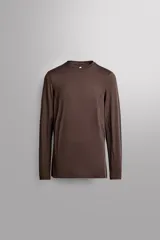 Camiseta técnica de manga larga Zara Athleticz, color marrón, de ajuste slim fit con cuello redondo y costuras decorativas.