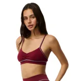 Top Rip Curl Sg Kitted Crop de tejido acanalado en color bordó, con tirantes finos y costuras decorativas en tono contrastante.