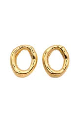 Par de aros tipo caravanas de acero quirúrgico chapado en oro con recubrimiento PVD. Diseño circular irregular inspirado en los años 80 y 90.