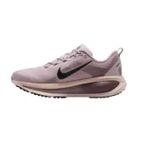 Championes Nike Vomero 18, color negro con swoosh blanco y suela gruesa en tono off-white. Diseñados con tecnología ZoomX para máxima amortiguación y retorno de energía, ideales para running.