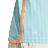 Camiseta de fútbol Adidas de la tercera equipación del Inter Miami CF, temporada 24/25. Diseño celeste con rayas verticales en relieve, detalles en naranja y logo del club bordado.