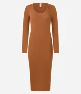 Vestido midi de manga larga confeccionado en tejido de punto texturizado, con escote en U y tajo en la parte posterior. Diseño ajustado al cuerpo.