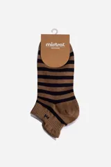 Medias tipo soquete de la marca Mistral, con diseño de rayas horizontales en color marrón y negro. Cuentan con el logo de la marca bordado en el tobillo.