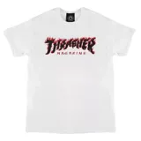Remera blanca de manga corta con estampado frontal del logo de Thrasher Magazine en color negro con efecto de llamas rojas.