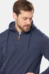 Canguro deportivo azul melange con capucha, medio cierre frontal con tirador de cuero sintético, cordones ajustables y bolsillo tipo canguro.