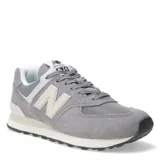 Championes New Balance modelo 574, color gris con detalles en blanco, confeccionados en gamuza y malla, con logo "N" característico en los laterales y entresuela ENCAP.