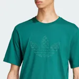 Remera verde de corte clásico con logo Adidas Trefoil estampado al tono en el pecho.