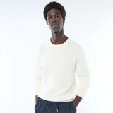 Sweater de punto con textura de nido de abeja, color blanco, con cuello redondo y mangas largas.