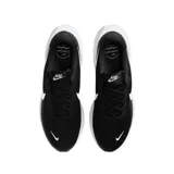 Championes de running Nike modelo Revolution 8, color negro con el icónico logo de la marca en blanco en el lateral y suela blanca de amortiguación.