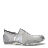 Championes deportivos Merrell modelo Barrado, color gris claro, confeccionados en malla transpirable con refuerzos sintéticos. Presentan un diseño de cierre frontal con cremallera, puntera reforzada y suela de goma con tecnología antideslizante.