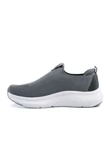 Championes deportivos Umbro modelo Magna para hombre, tipo slip-on sin cordones, confeccionados en tejido knit azul marino con suela gruesa de goma blanca.