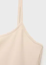 Top entallado color beige con tirantes finos y escote recto, confeccionado en poliamida y elastano.