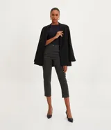 Body básico color rojo, con cuello halter, sin mangas y confeccionado en poliamida. Tiene forro en el busto.