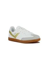 Championes deportivos Pony modelo Moma para mujer, de color blanco con detalles en beige, puntera de gamuza gris y suela de goma caramelo.