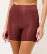 Bermuda de microfibra color bordó, modelo tipo lingerie de tiro alto y ajuste al cuerpo, con tecnología Micro Air.