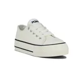 Championes urbanos Pony modelo Fifth Ave, color blanco con plataforma y detalles en negro.