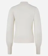 Suéter negro de punto con cuello alto, mangas largas abullonadas y puños largos.