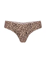 Panty tipo tanga invisible con estampado animal print de leopardo, confeccionada en microfibra ultrasuave con bordes sin costuras.