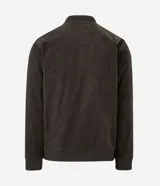 Campera bomber masculina de terciopelo cotelé color beige, con cuello redondo, mangas largas, cierre frontal de botones forrados, bolsillos laterales y terminaciones de elástico en puños y cintura.
