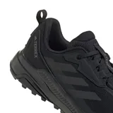 Championes de trekking Adidas Terrex Anylander, color negro, con diseño de malla transpirable y refuerzos sintéticos. Presentan suela con relieve para mayor tracción y logo Terrex en la lengüeta y el talón.