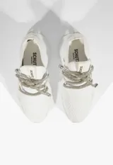 Championes deportivos Schutz de color blanco, confeccionados en tejido de punto con suela de goma a tono. Presentan un diseño moderno con cordones decorativos de lurex brillante y detalle de marca en la lengüeta.