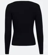 Suéter de punto acanalado color ladrillo, con cuello barco y mangas largas.