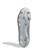 Championes de fútbol Adidas modelo F50 Messi Club, diseñados para terreno firme y césped artificial. Presentan una capellada sintética en color blanco con detalles en plateado, negro y fucsia, incluyendo el logo de Messi en el lateral y las icónicas tres tiras de la marca.