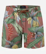 Bermuda de baño para hombre, color base rojizo/terracota, con estampado tropical de hojas verdes y bananas. Posee cintura elástica con cordón ajustable y bolsillos laterales.