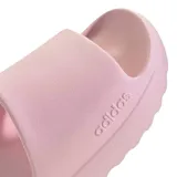 Chanclas Adidas Adilette Lumia color rosa, con diseño tipo slide y plataforma plana.