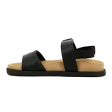 Sandalias bajas color marrón claro con tira ancha sobre los dedos y pulsera con hebilla dorada al tobillo.